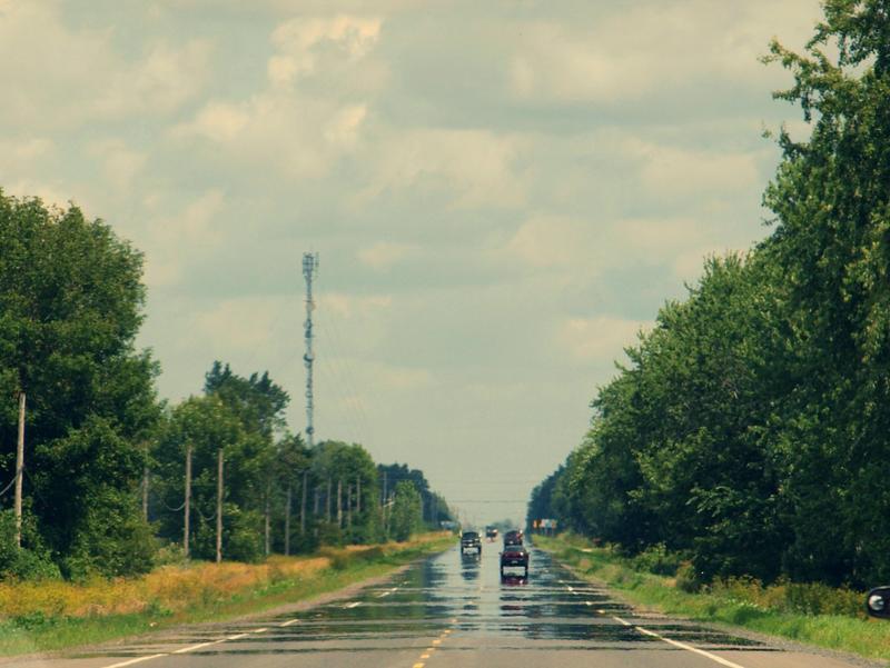 Mirage effect over highway. (CC BY 2.0, https://www.flickr.com/photos/13907834@N00/5994891327)